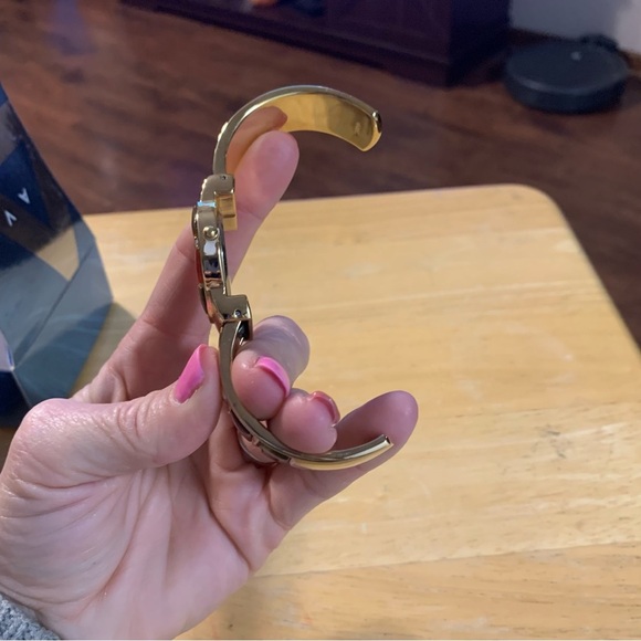 Avon semi-precious round face cuff watch goldtone NIB - Picture 2 of 5